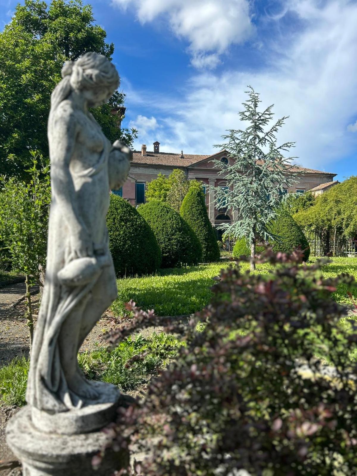 Готель Il Castello Di Bubbio Екстер'єр фото