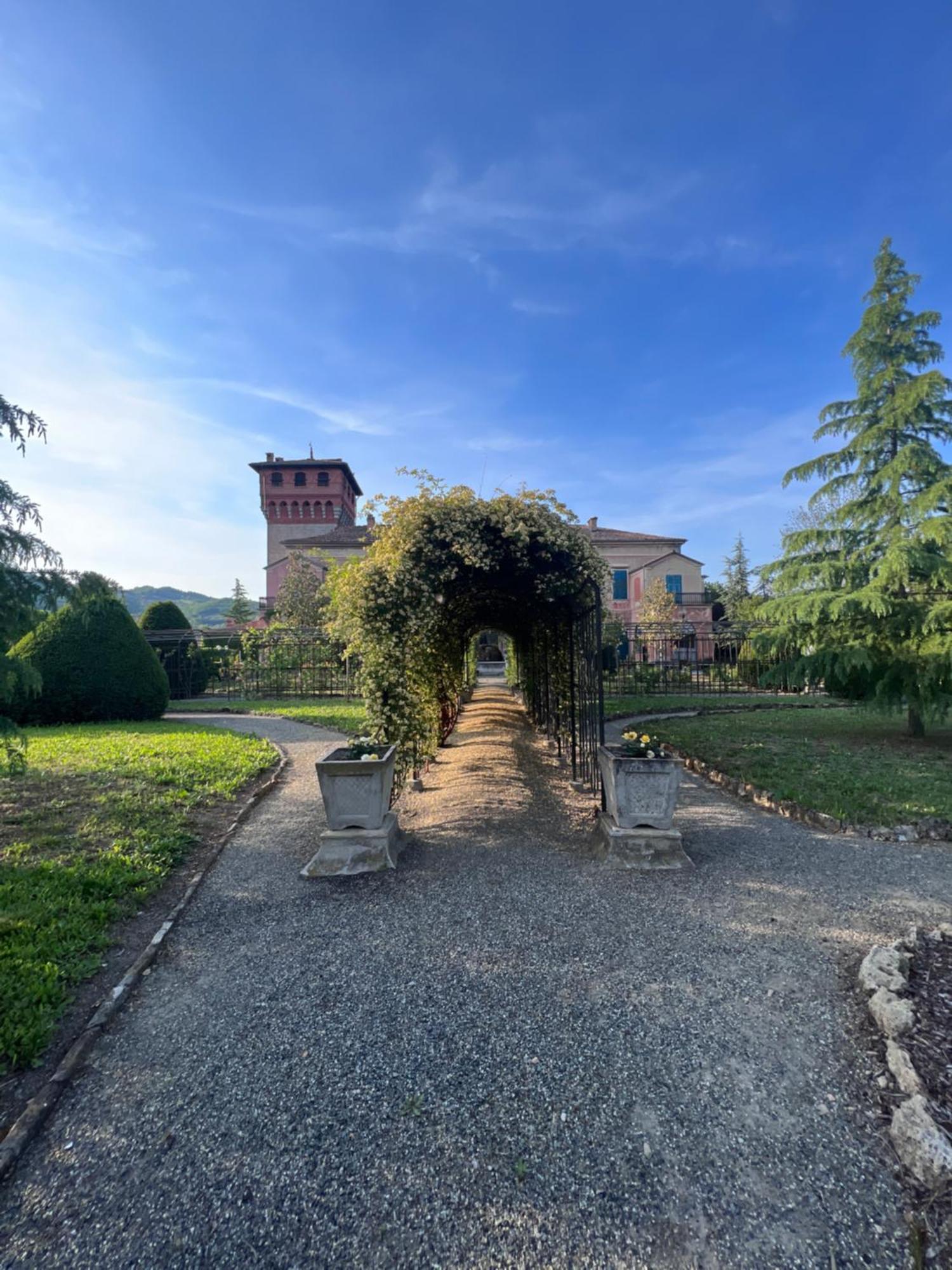 Готель Il Castello Di Bubbio Екстер'єр фото