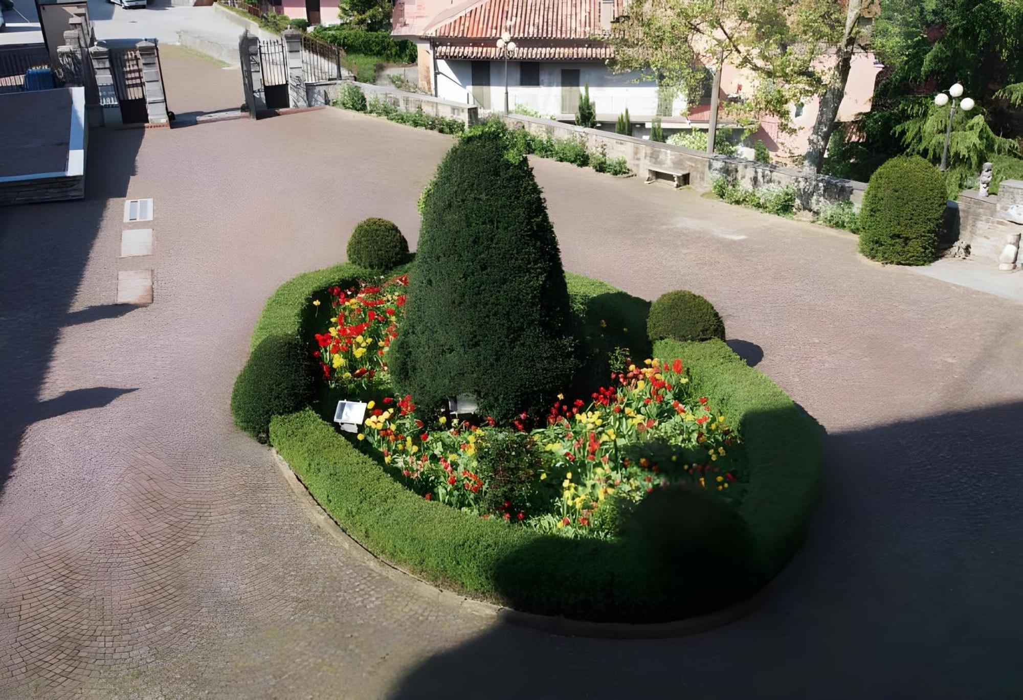 Готель Il Castello Di Bubbio Екстер'єр фото