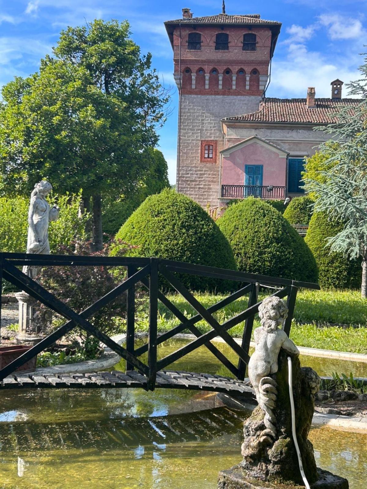 Готель Il Castello Di Bubbio Екстер'єр фото