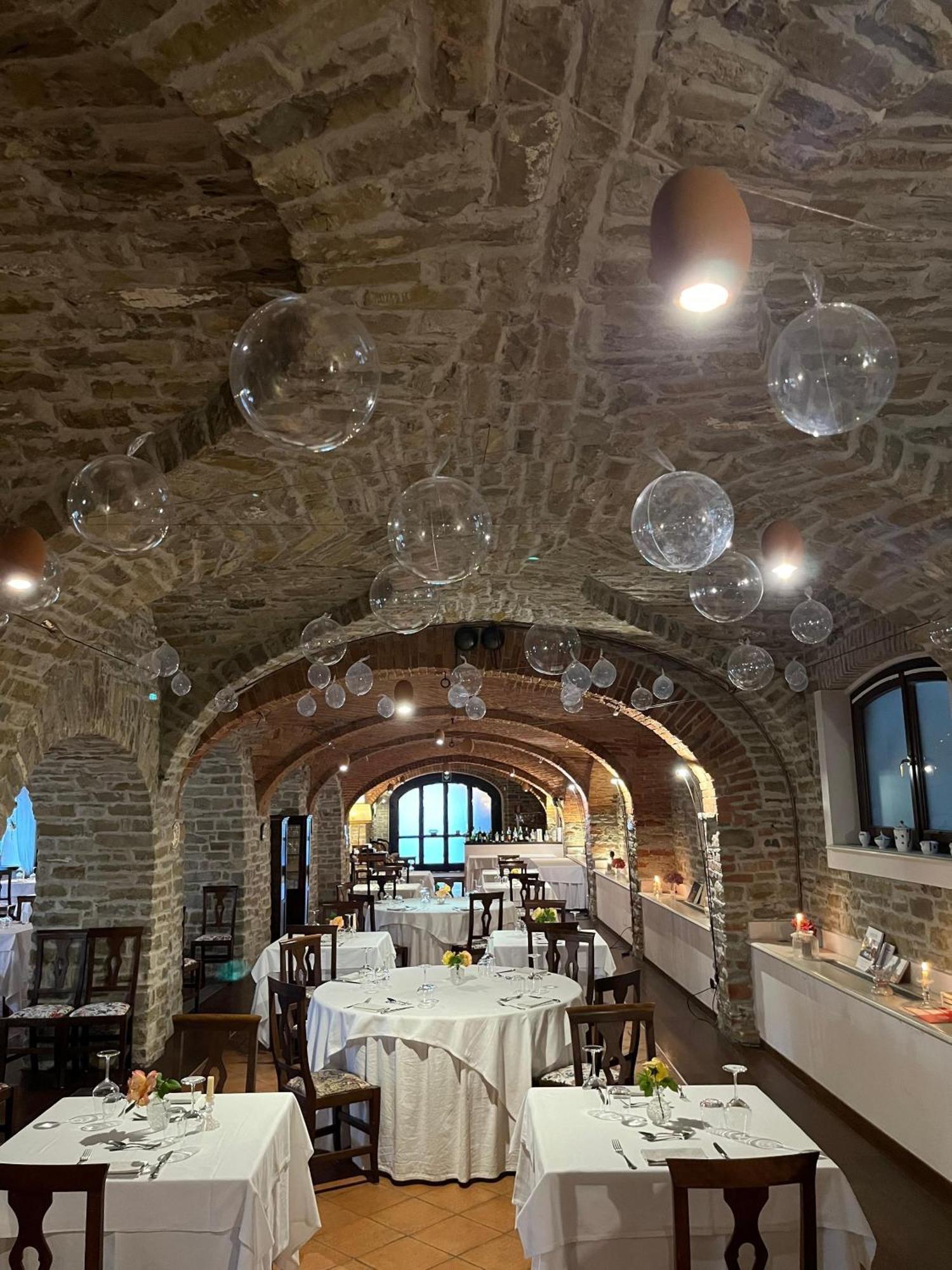 Готель Il Castello Di Bubbio Екстер'єр фото