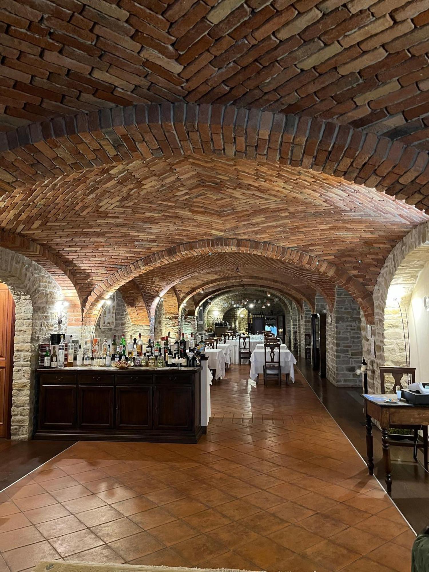 Готель Il Castello Di Bubbio Екстер'єр фото