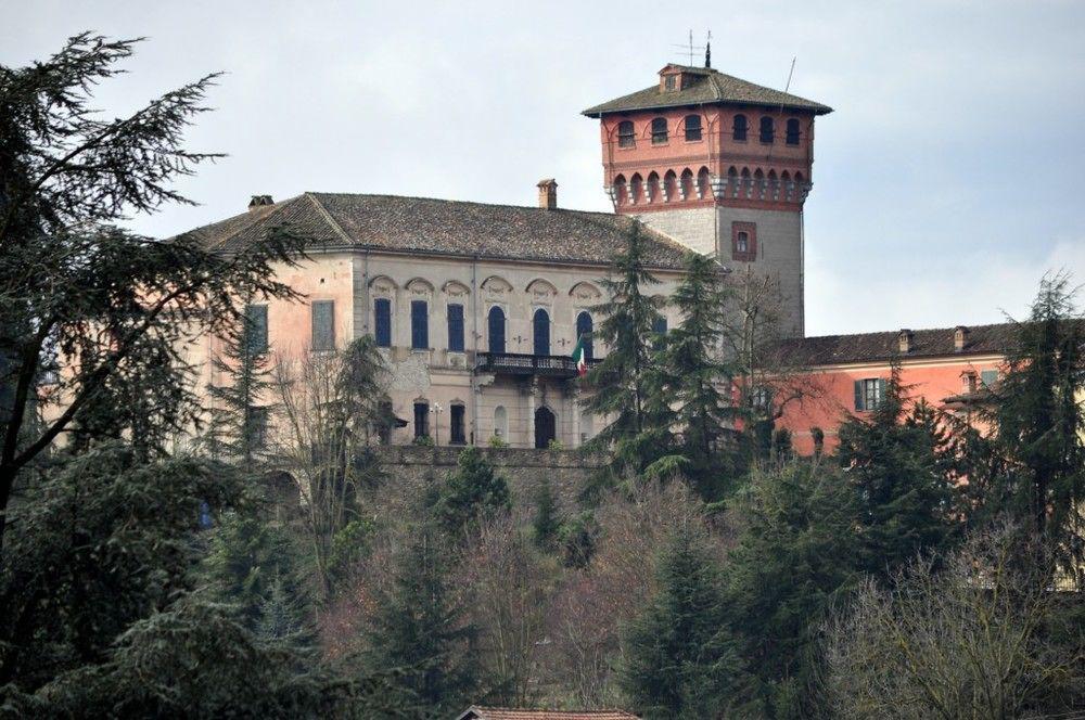 Готель Il Castello Di Bubbio Екстер'єр фото