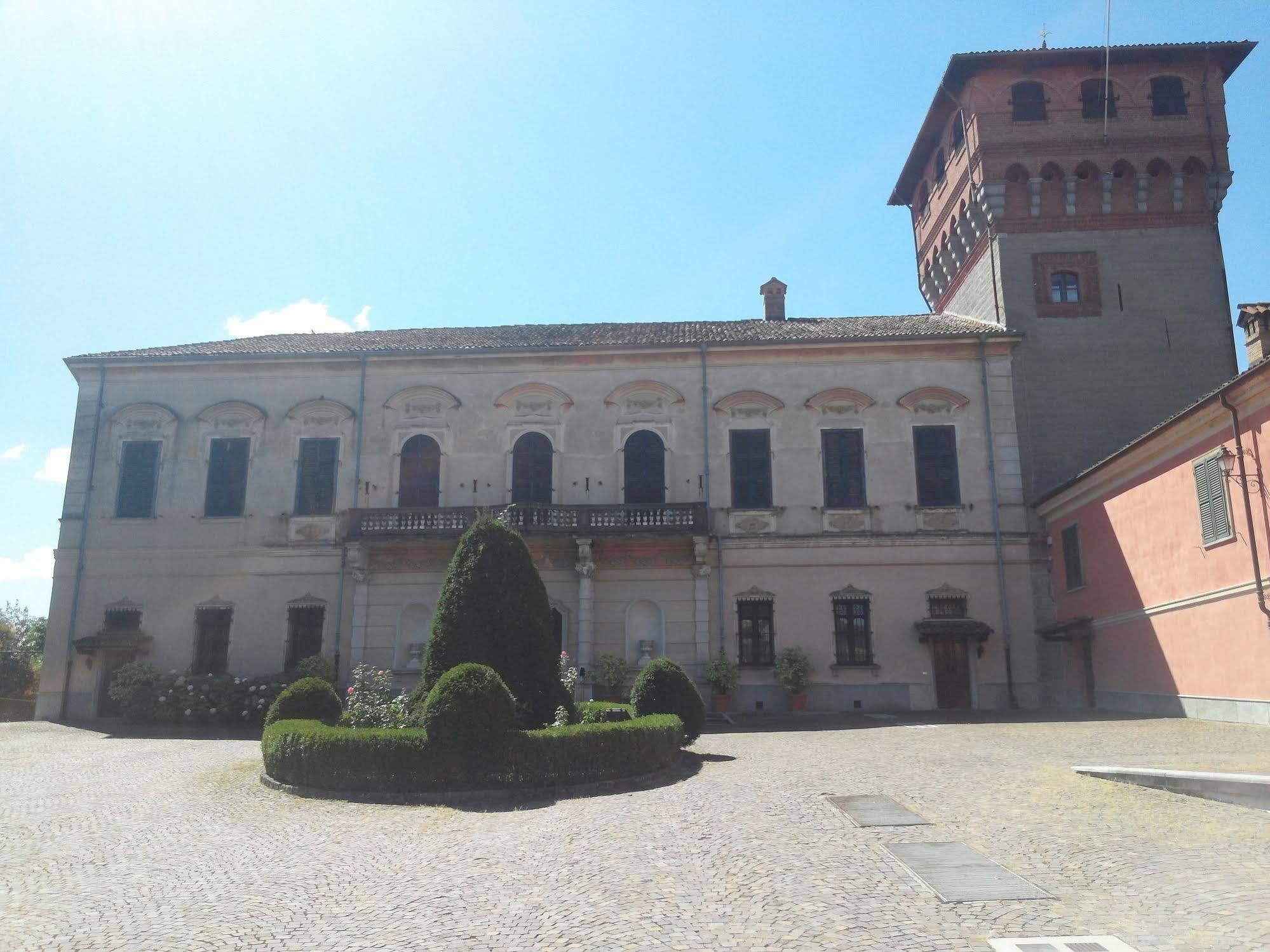Готель Il Castello Di Bubbio Екстер'єр фото