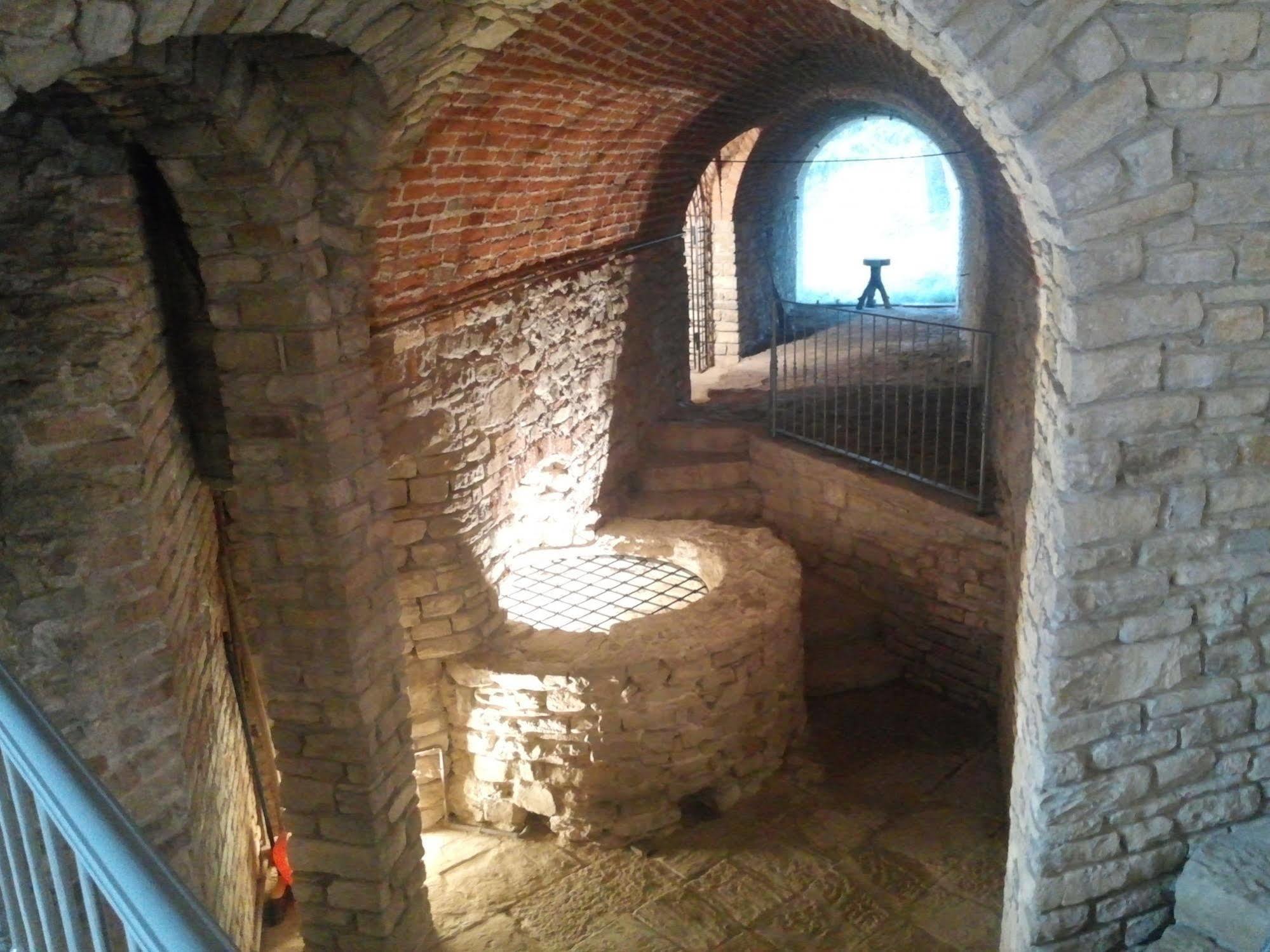 Готель Il Castello Di Bubbio Екстер'єр фото