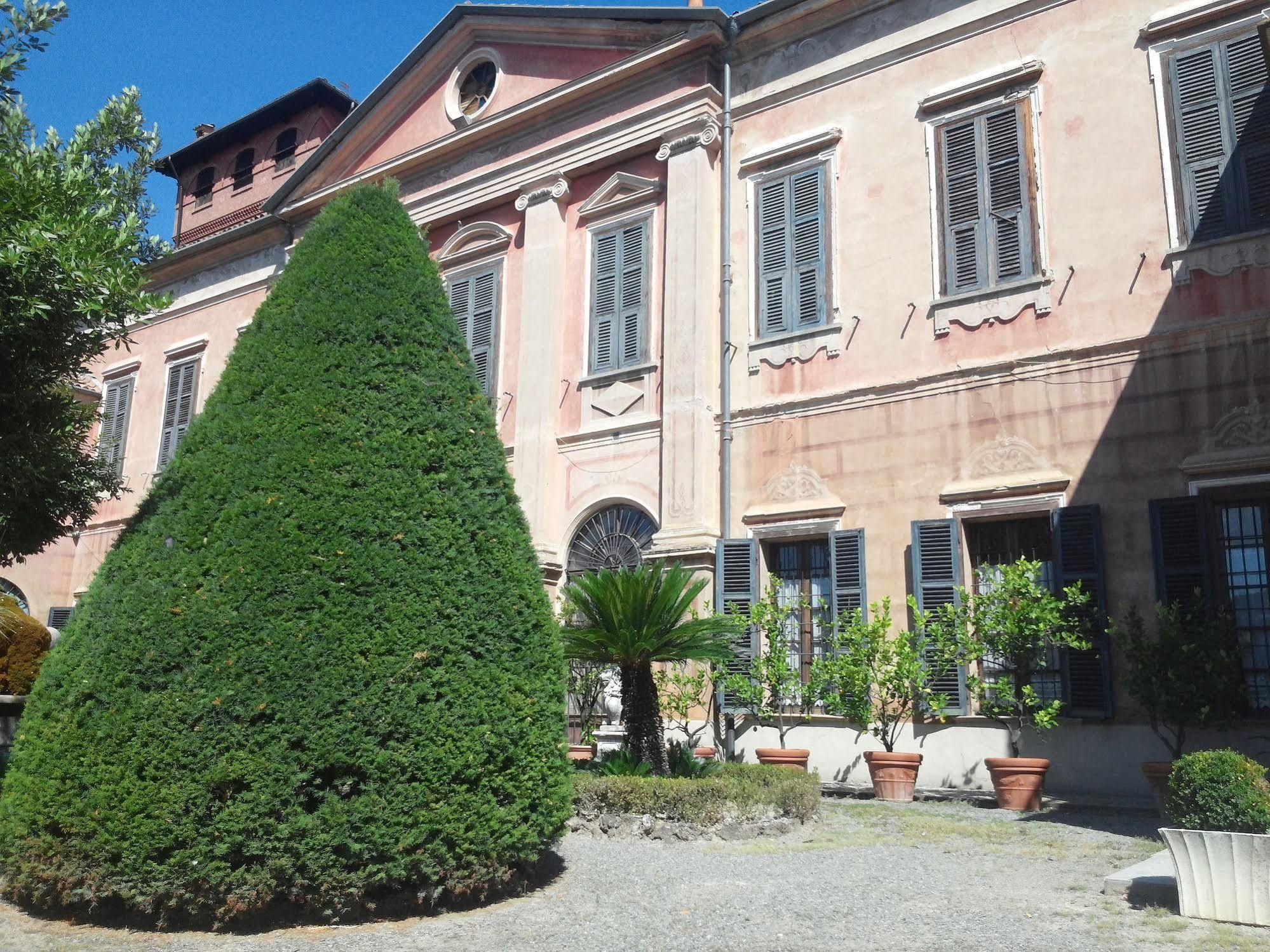 Готель Il Castello Di Bubbio Екстер'єр фото